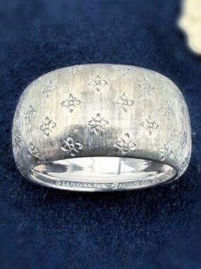 Mario Buccellati Milano Italy 18k White Gold Macri Giglio Etched Brushed Ring